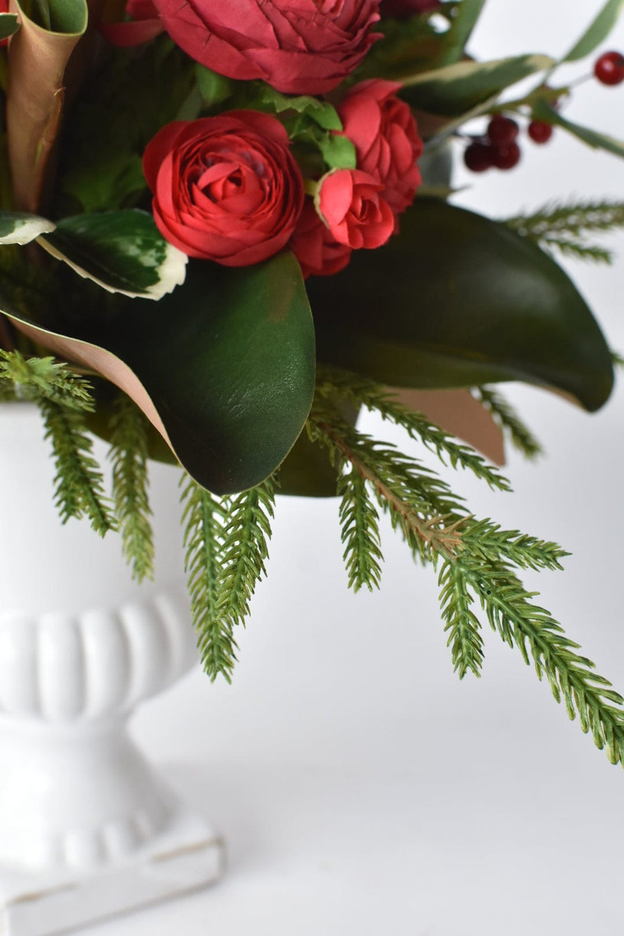 Red Ranunculus/Holly/Norfolk/Magnolia Pine Drop In X02