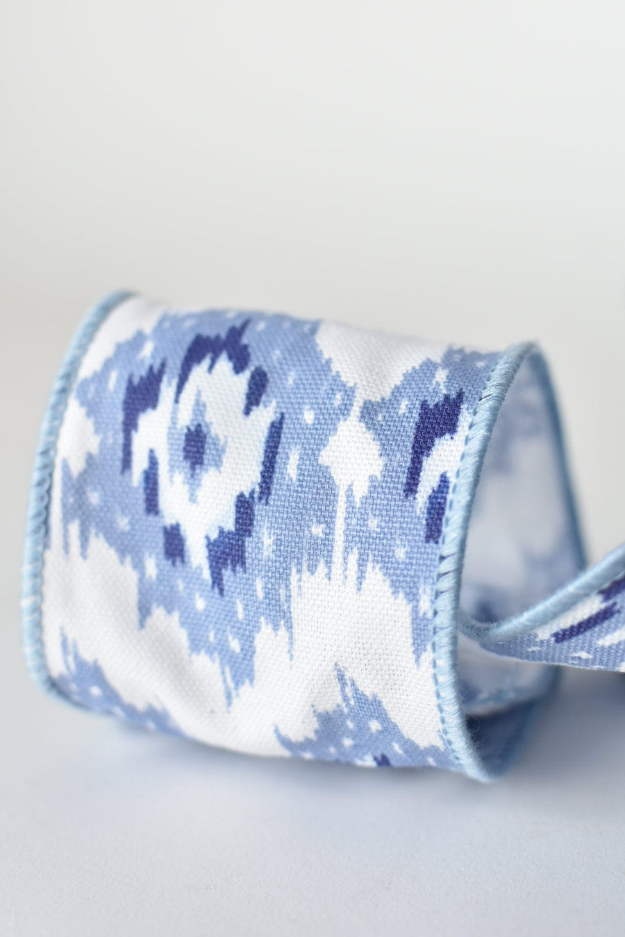 2.5" x 10yd Blue + White Ikat Printed Wired Ribbon