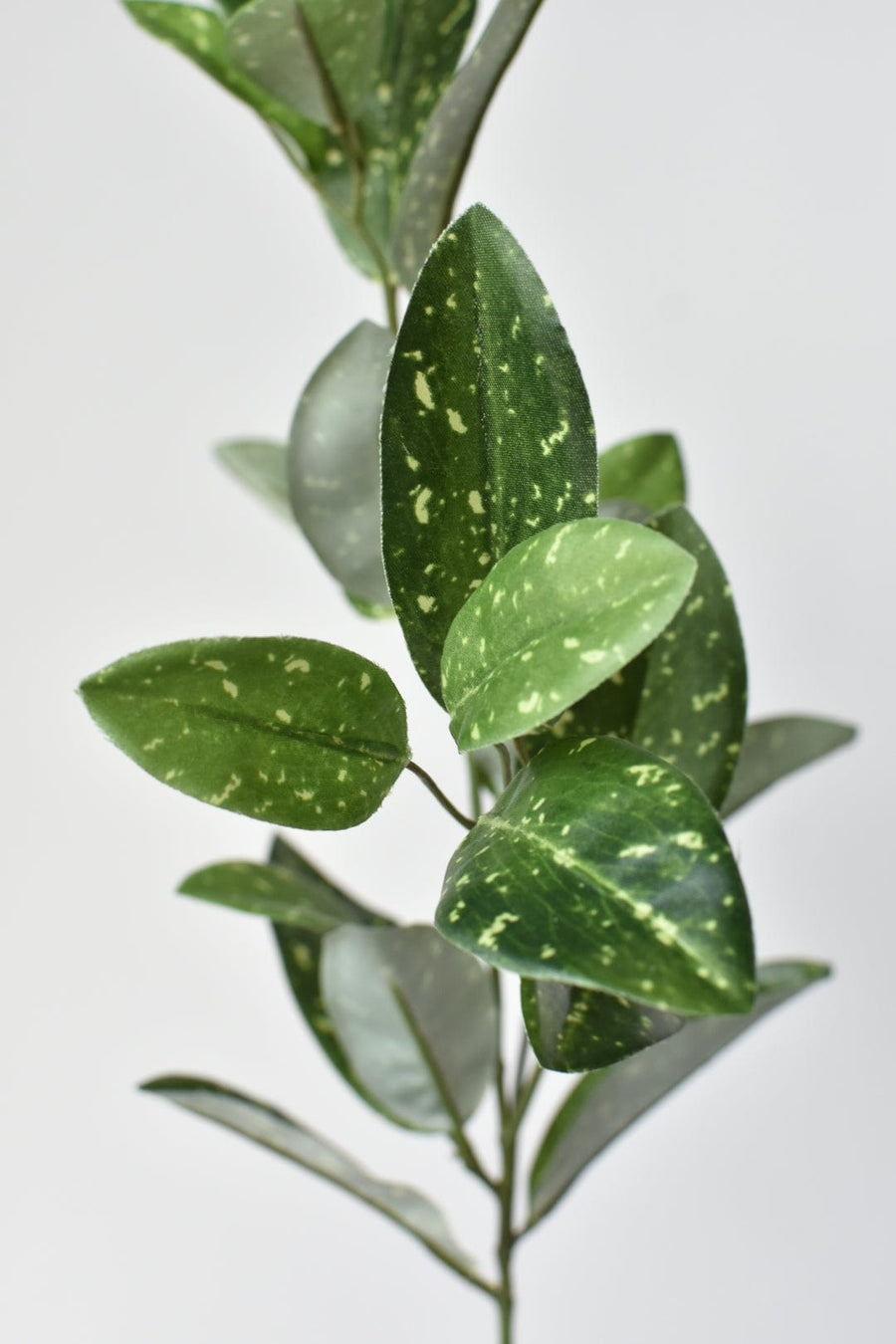 25" Faux Hoya Leaf Stem