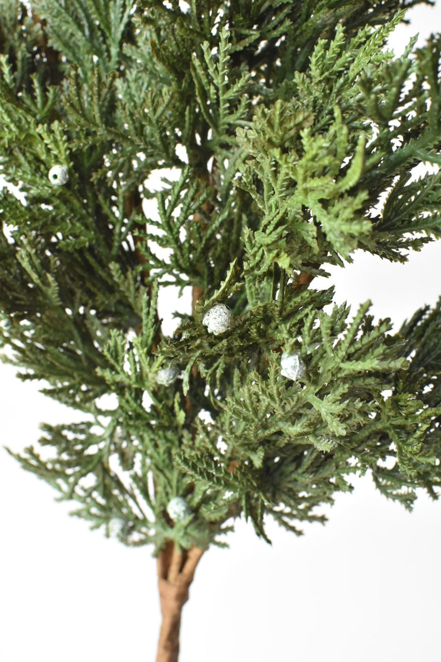 28" Faux Juniper Spray w/ Berry