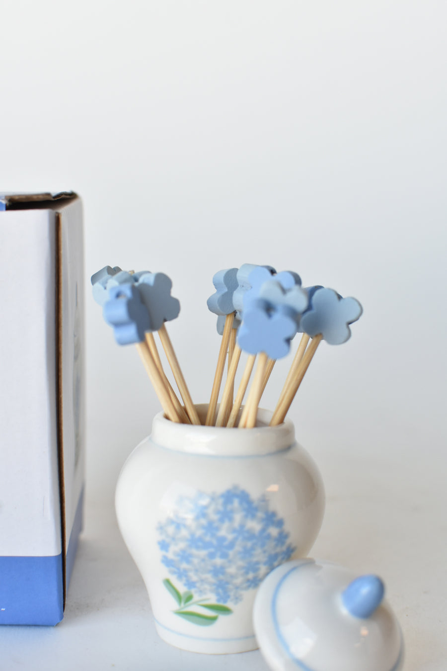 Hydrangea Mini Ginger Jar w/ Bamboo Tooth Picks