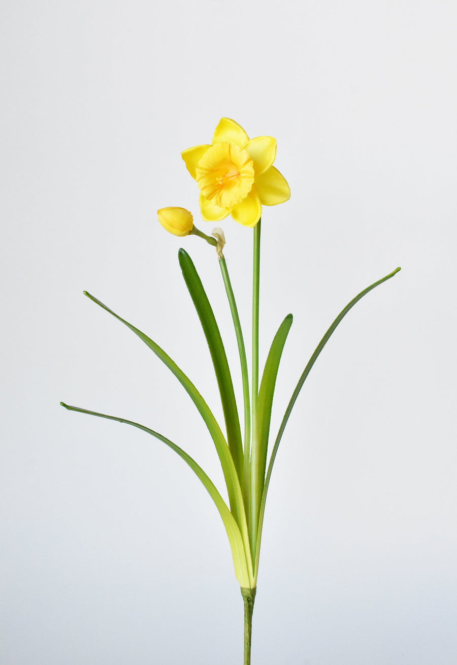 19" Faux Yellow Daffodil Spray Stem