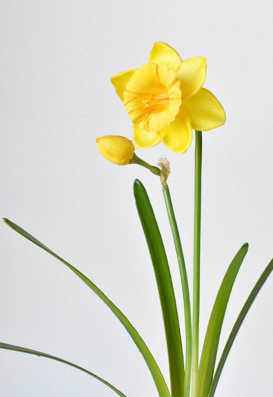 19" Faux Yellow Daffodil Spray Stem